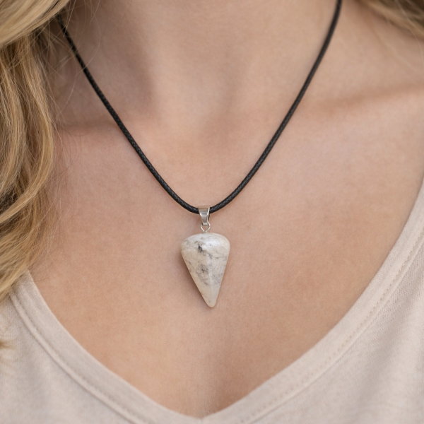 Collar Howlita Natural Piedra Calmante y Antiestrés