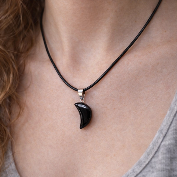 Collar Luna de Obsidiana Negra – Protección y Energía Positiva